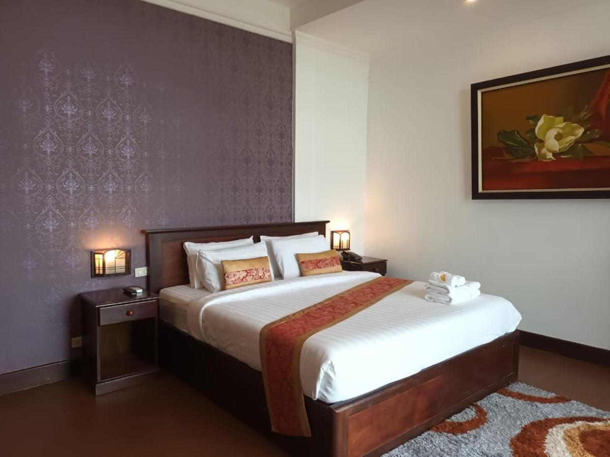 Seasons Riverside Hotel Vientiane Exterior photo