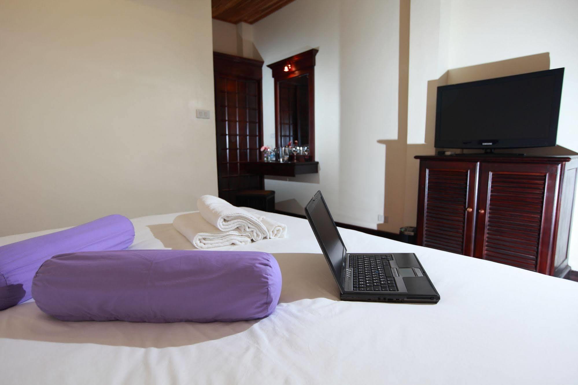 Seasons Riverside Hotel Vientiane Exterior photo