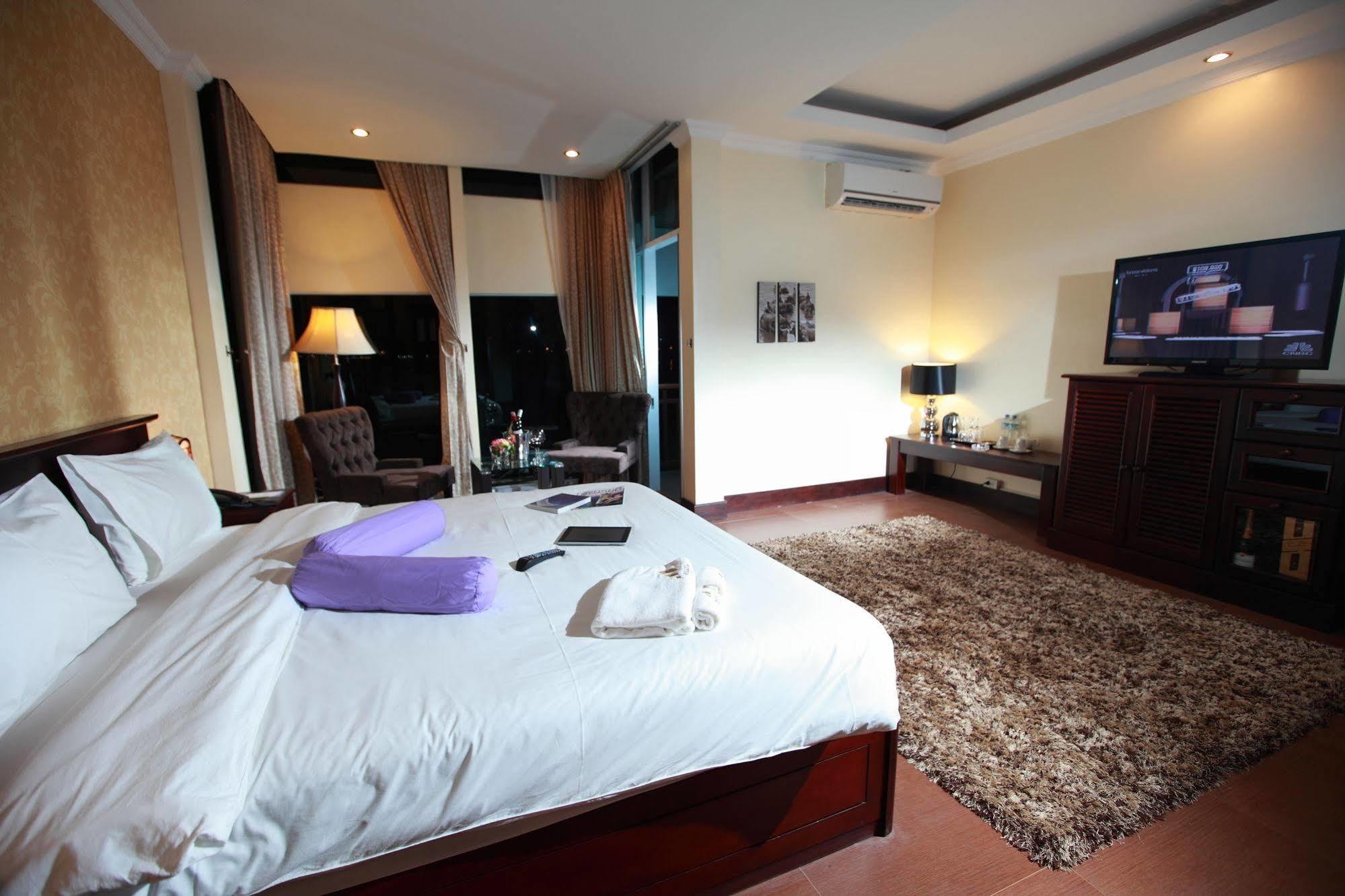 Seasons Riverside Hotel Vientiane Exterior photo