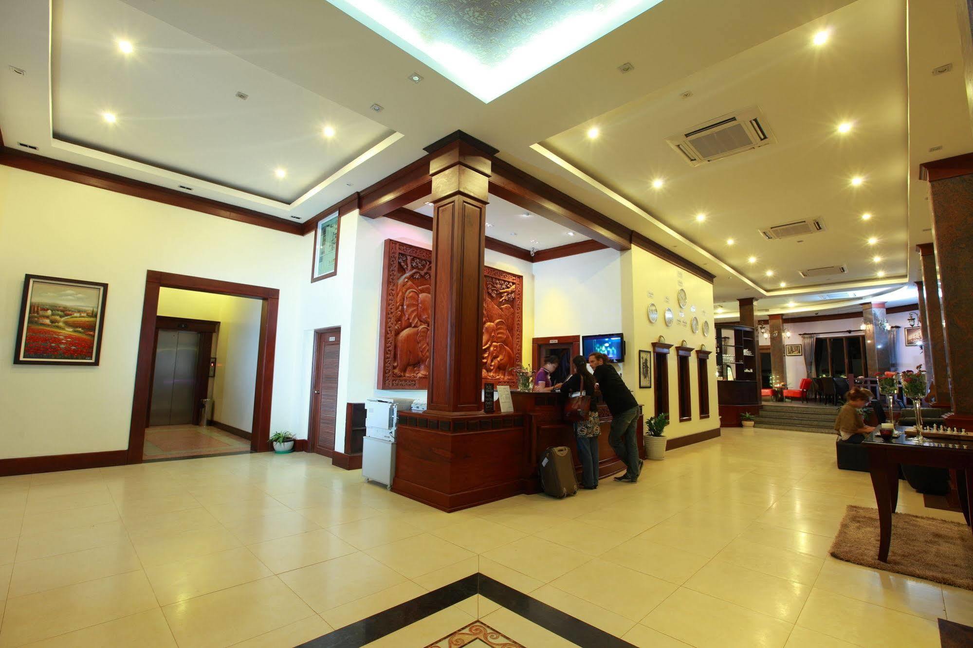 Seasons Riverside Hotel Vientiane Exterior photo