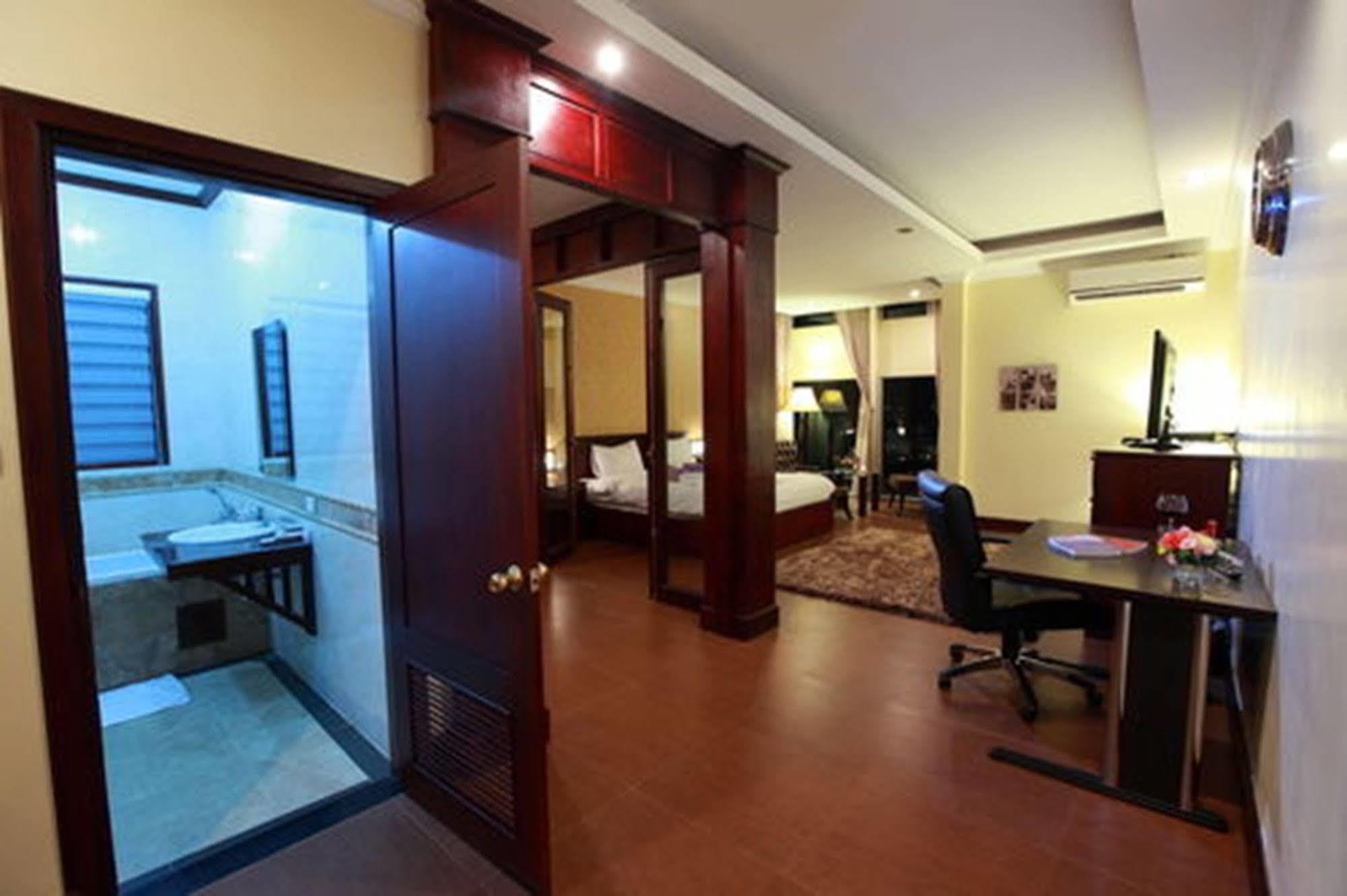 Seasons Riverside Hotel Vientiane Exterior photo