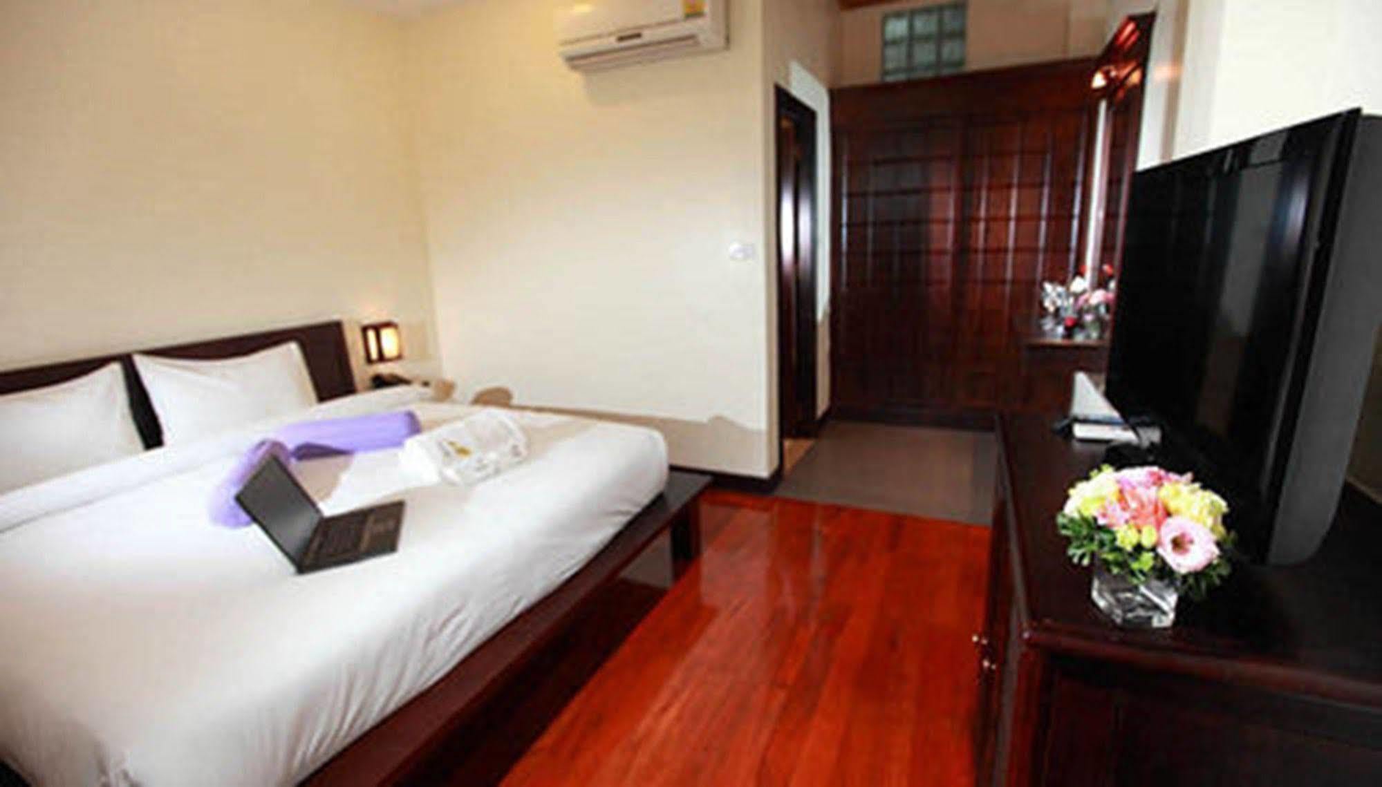 Seasons Riverside Hotel Vientiane Exterior photo