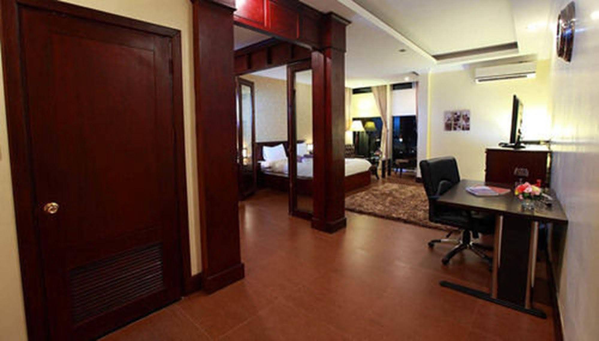 Seasons Riverside Hotel Vientiane Exterior photo